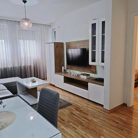 Zara Apartman Apartamento